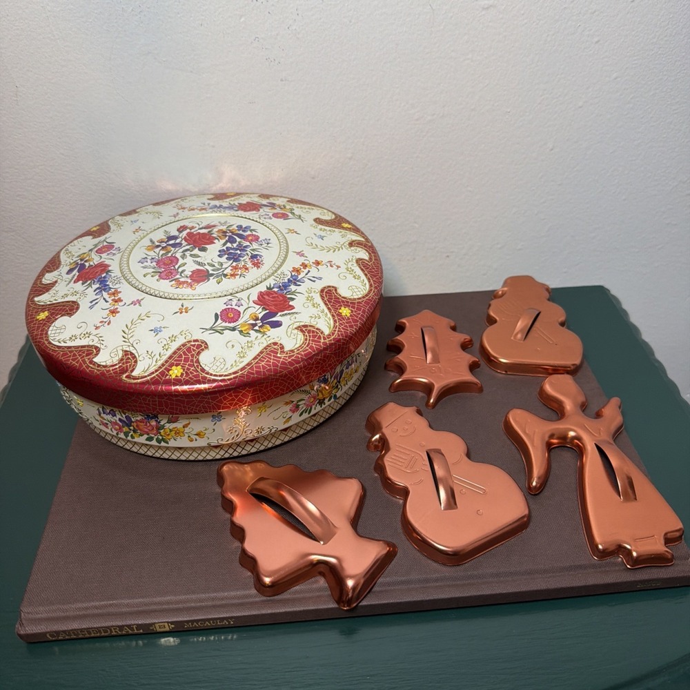 Vintage Daher Tin Floral Boho Chintz Round w/ 5 Copper Tone Metal Cookie Cutters